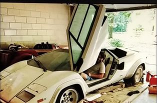 Photo of Otvorite garažu … i otkrijte napušteni Lamborghini Countach!